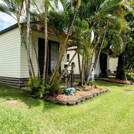 Sarina Palms Caravan And Cabins Village Exteriör bild