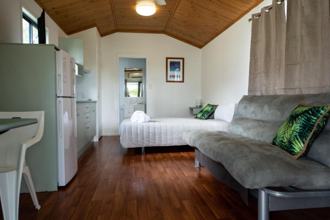 Sarina Palms Caravan And Cabins Village Exteriör bild