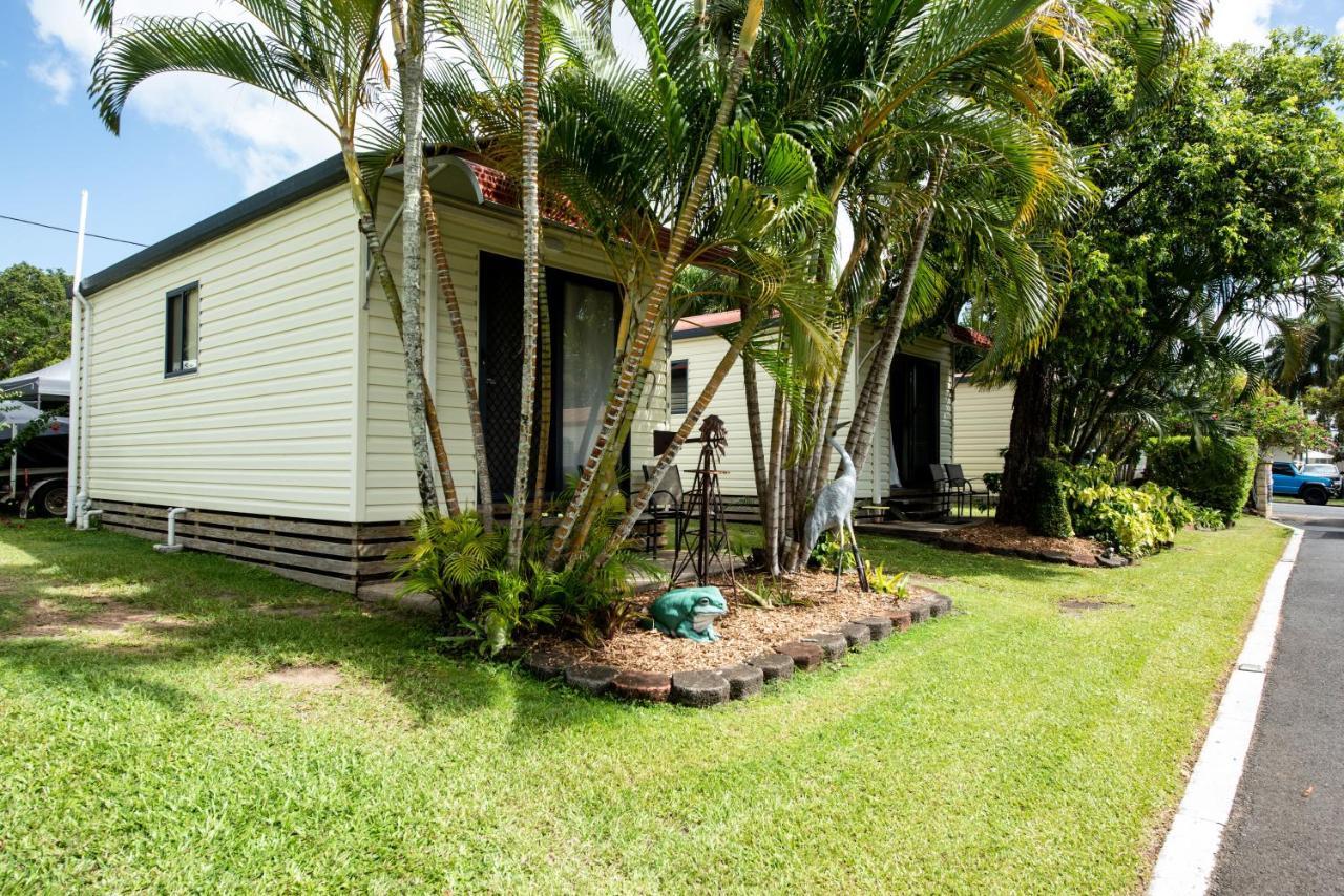 Sarina Palms Caravan And Cabins Village Exteriör bild