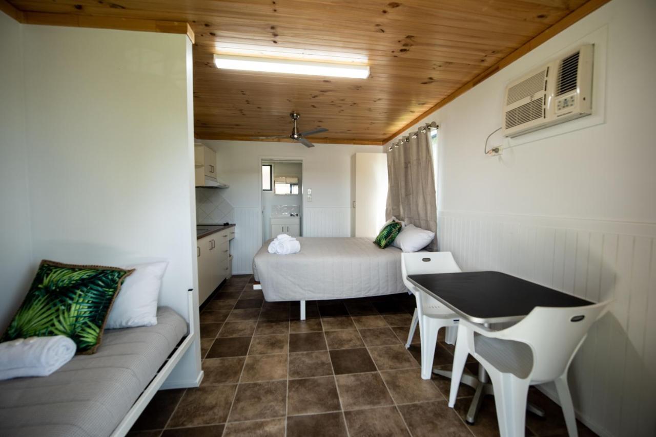 Sarina Palms Caravan And Cabins Village Exteriör bild