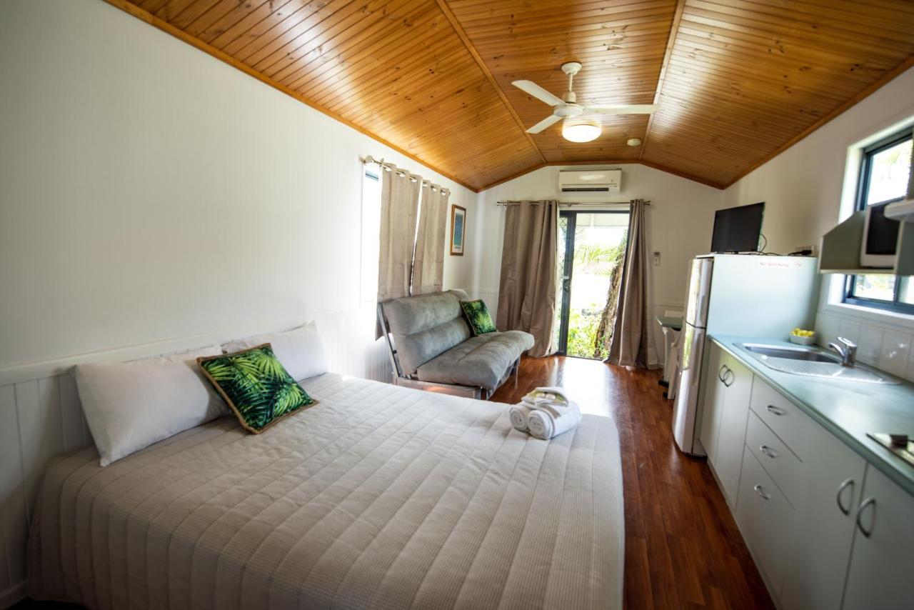 Sarina Palms Caravan And Cabins Village Exteriör bild