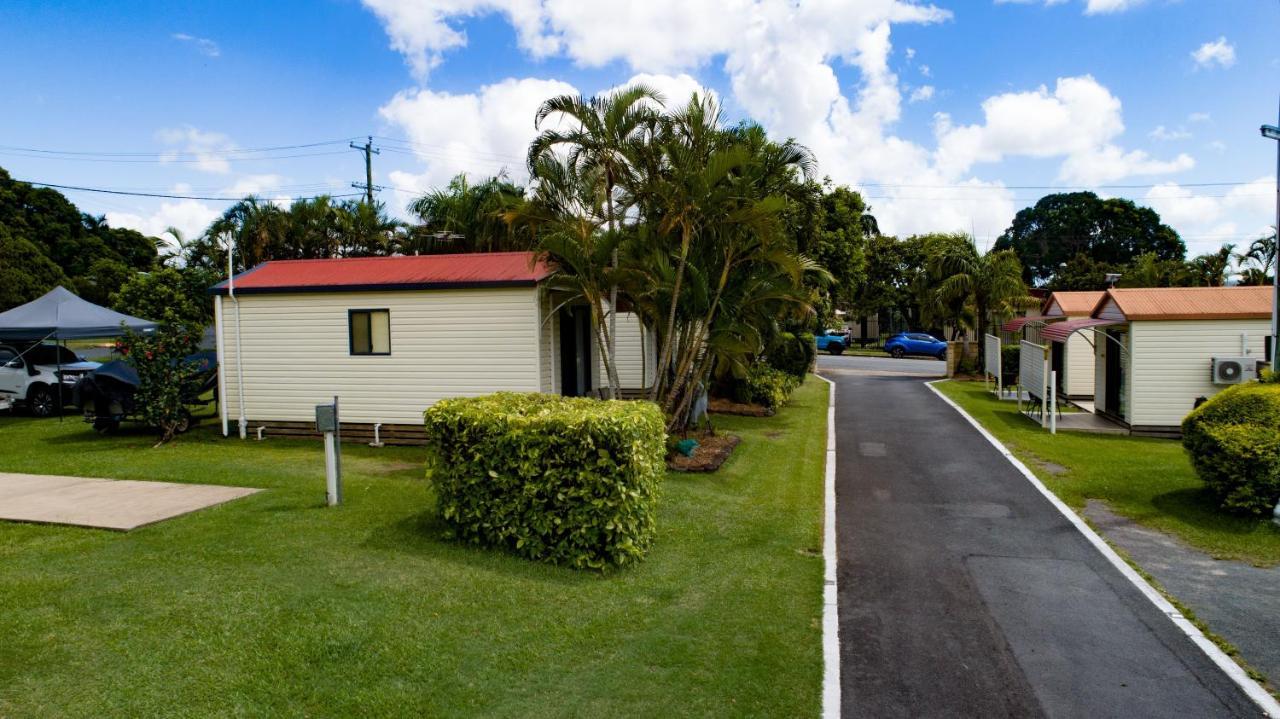 Sarina Palms Caravan And Cabins Village Exteriör bild