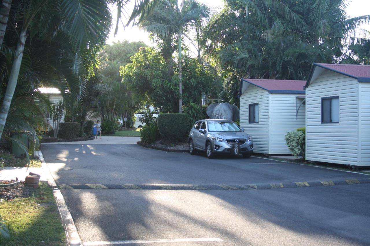 Sarina Palms Caravan And Cabins Village Exteriör bild